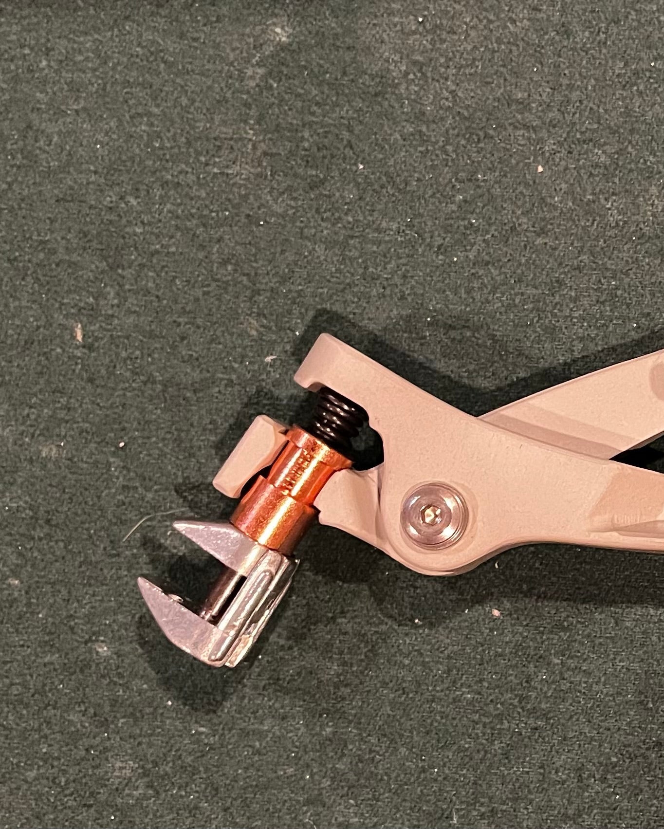 Side Grip Clamp - 1/2" Beak x 1/4" Opening