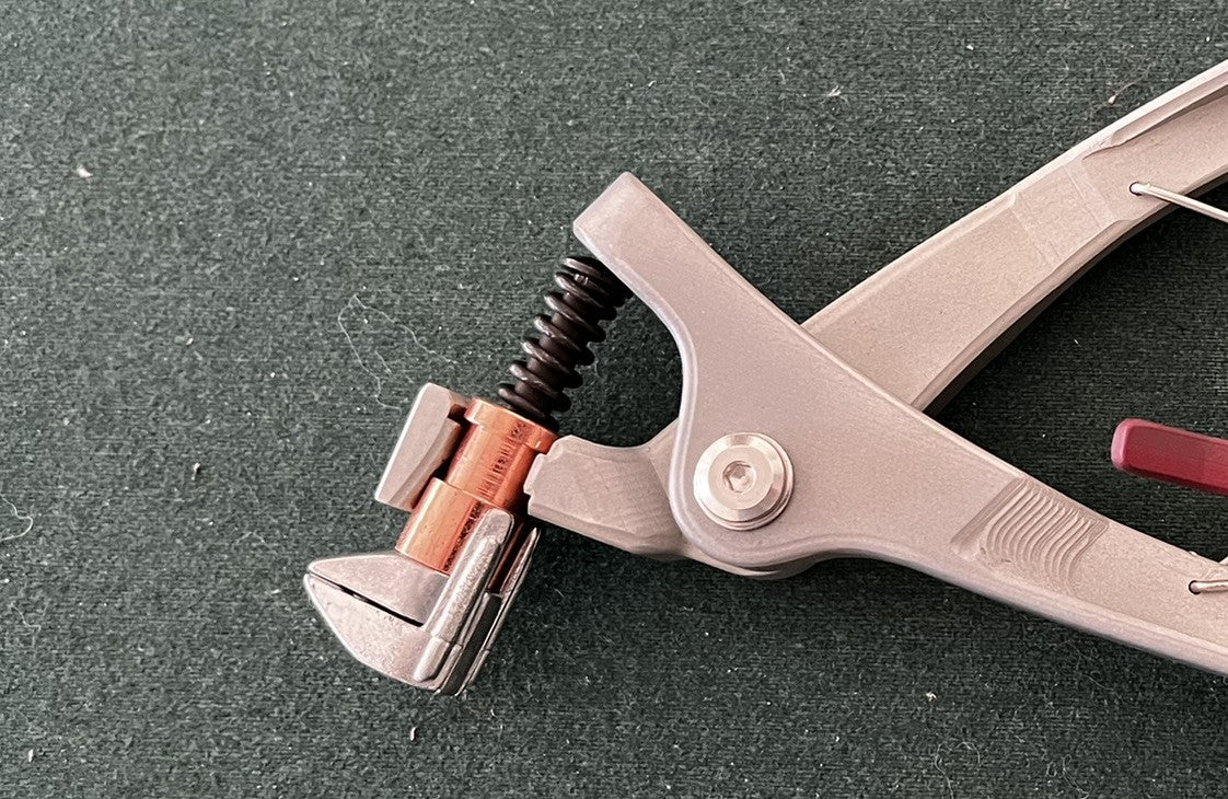 Side Grip Clamp - 1/2" Beak x 1/2" Opening